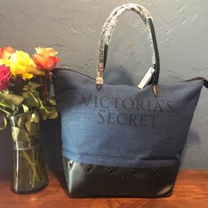 NWT Large Zipper Tote! 💝